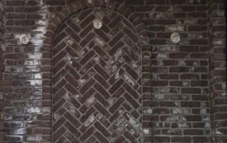 בריקים מחימר בגוון חום כהה - חיפוי קירות חיצוניים