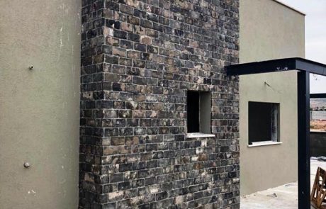 מפירוק אפור רחב - חיפוי קיר חציוני