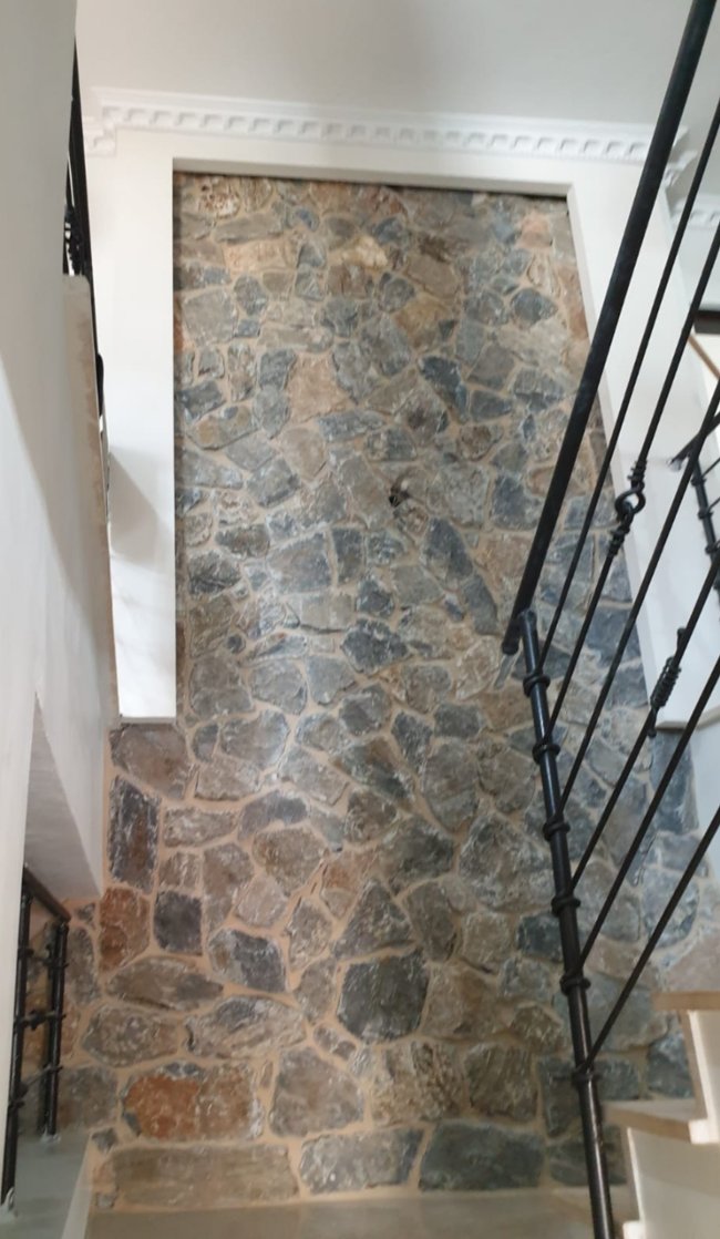 אבן פראית - חיפוי חדר מדרגות